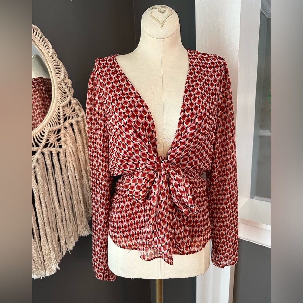 Deep Vneck print top with cutout in back